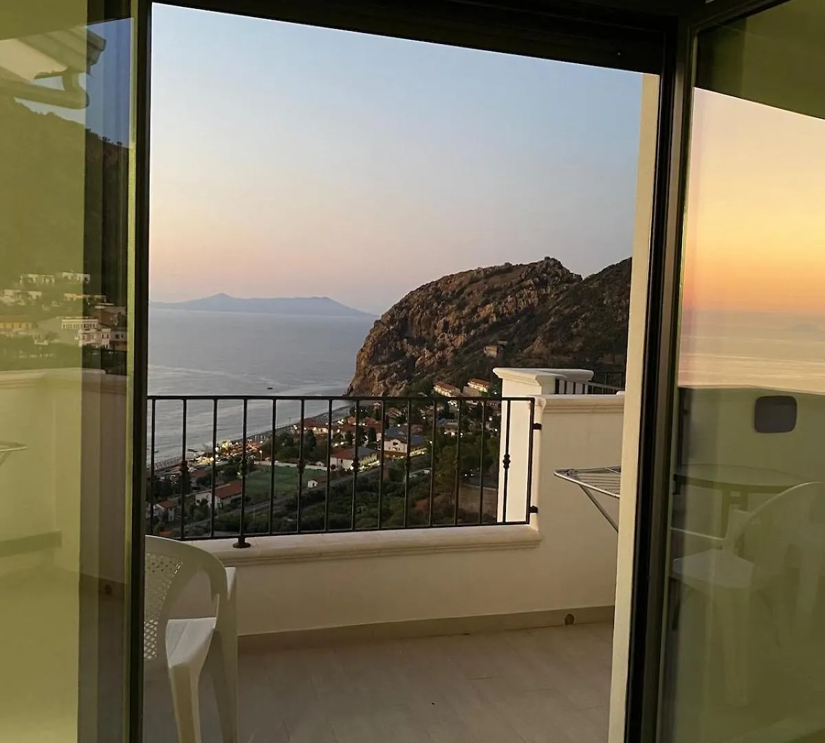 Gioiosa Marea, Capo Calava - Splendido Appartamento Con Vista Mozzafiato Santo Stefano  Feriehus